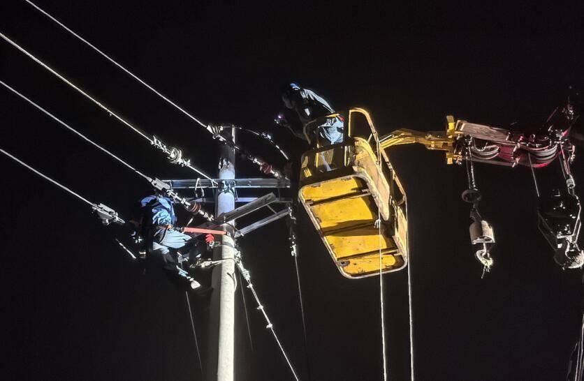 安徽濉溪县：彻夜鏖战 快速复电