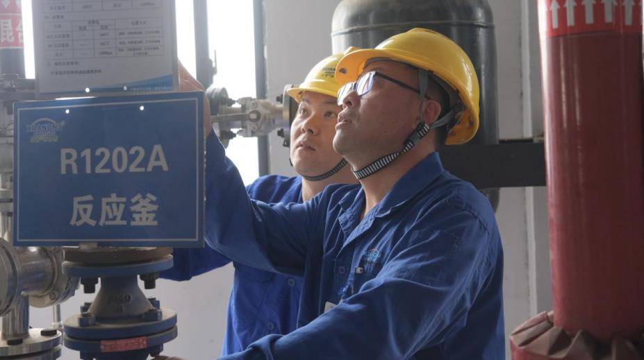 安徽东至：“党建红”引领企业“发展强”