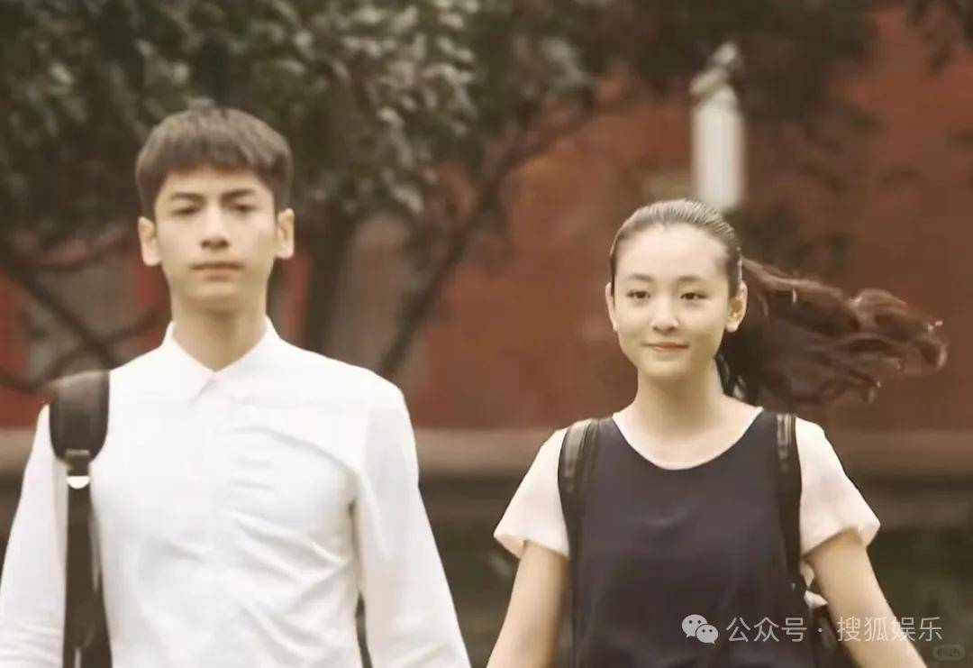 离婚三年又被拍到亲密逛超市,他俩这是纯带娃还是真复合了?