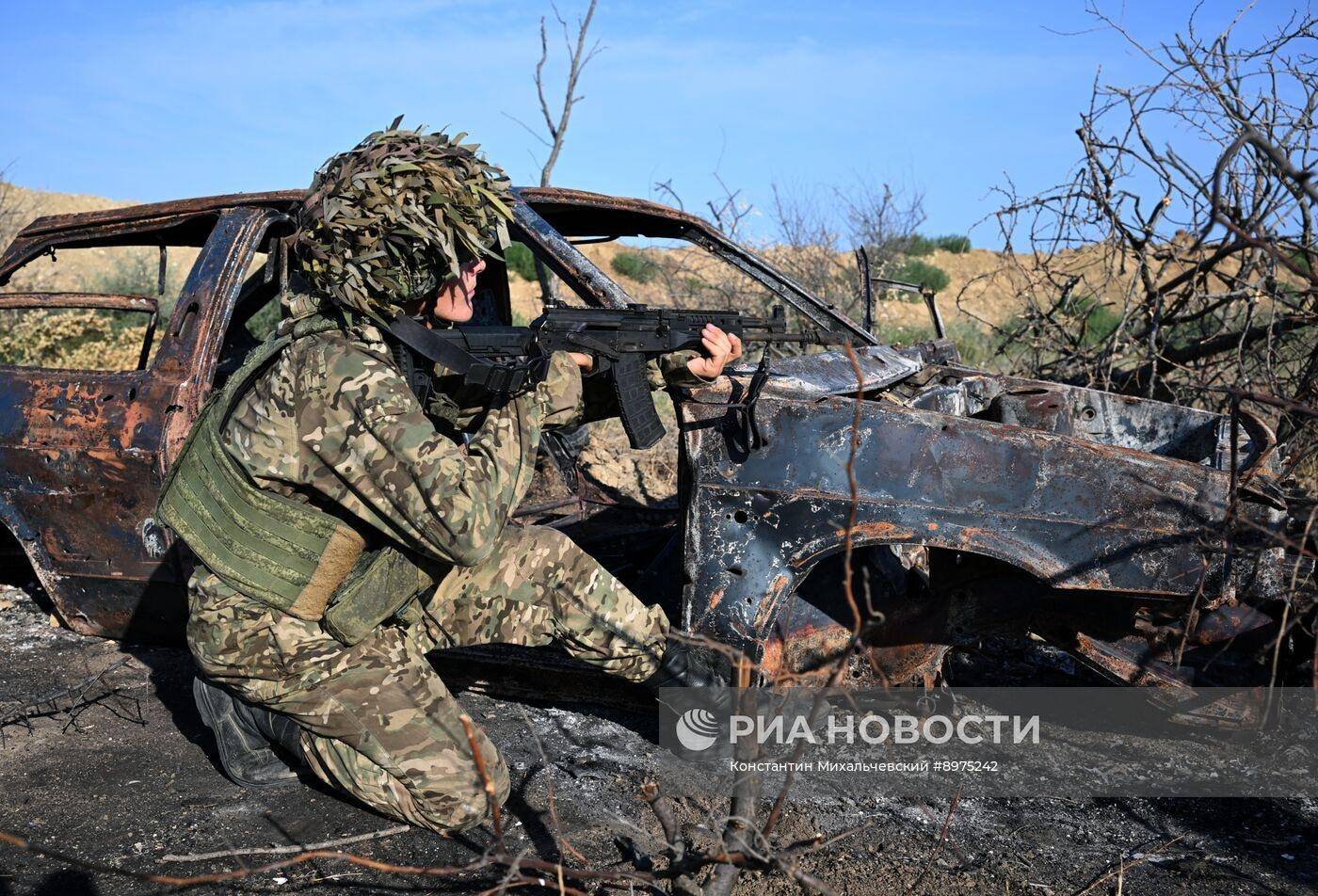 普京就差笑出声了，数十万俄军持续激战：逼迫特朗普露出真正面目