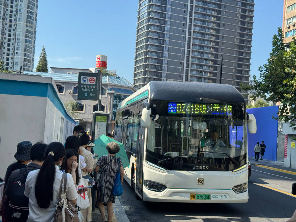 开通首日就排队,上海黄浦这条金融定制公交线路为何这么火?