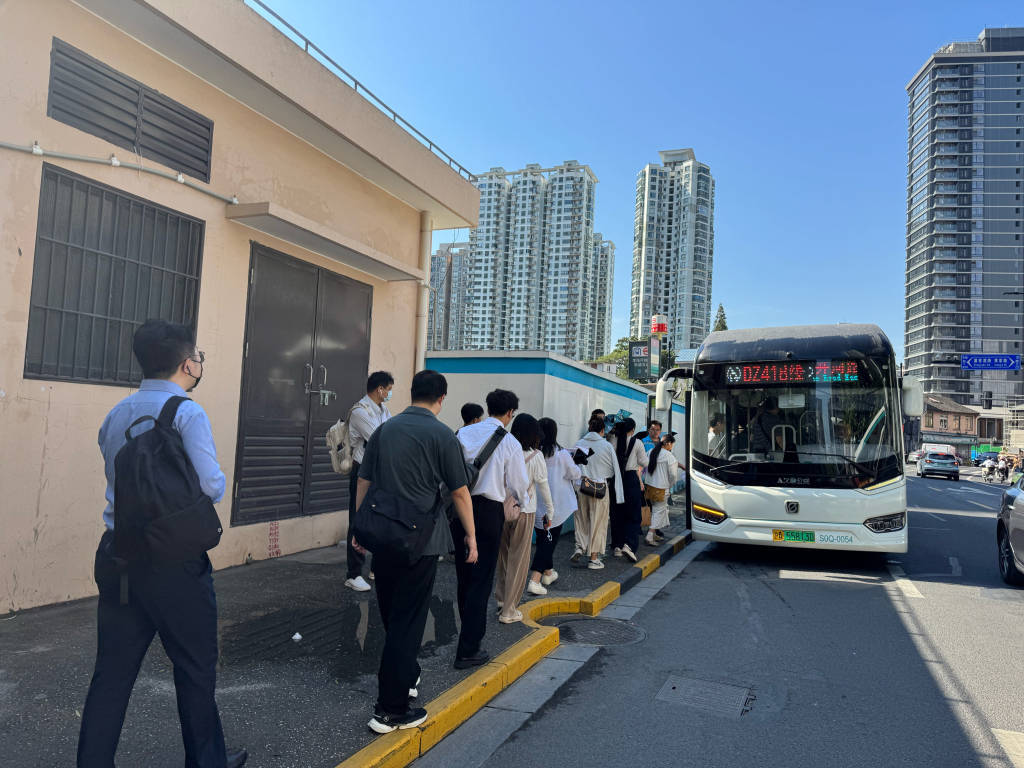 开通首日就排队,上海黄浦这条金融定制公交线路为何这么火?