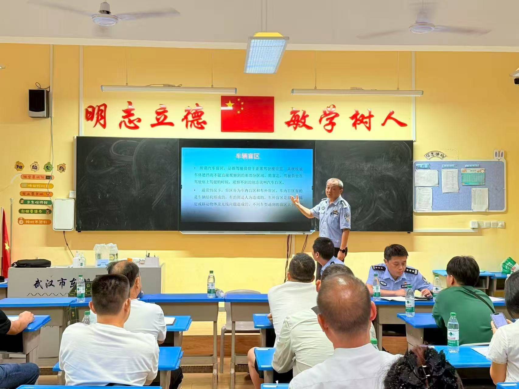 武汉一学校的18人进行毛发检测：他们是校车驾驶员，毛发毒品检测结果均为阴性