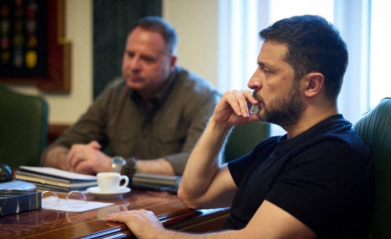 乌克兰前外长连夜出逃，自称遭到乌总统打压，泽连斯基好日子到头了？