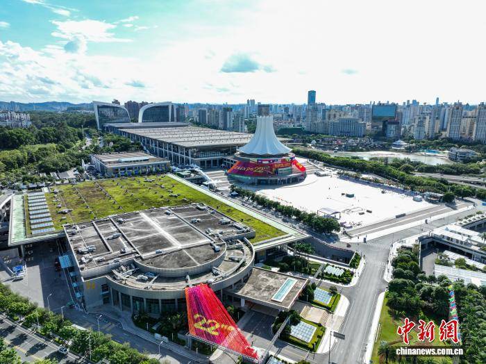 晴空下的广西南宁