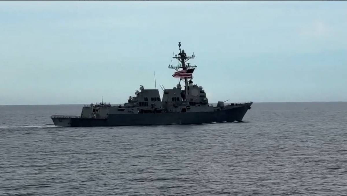 美日菲又来南海作秀,我军舰抵近菲舰7海里,一句话呛得菲方哑火