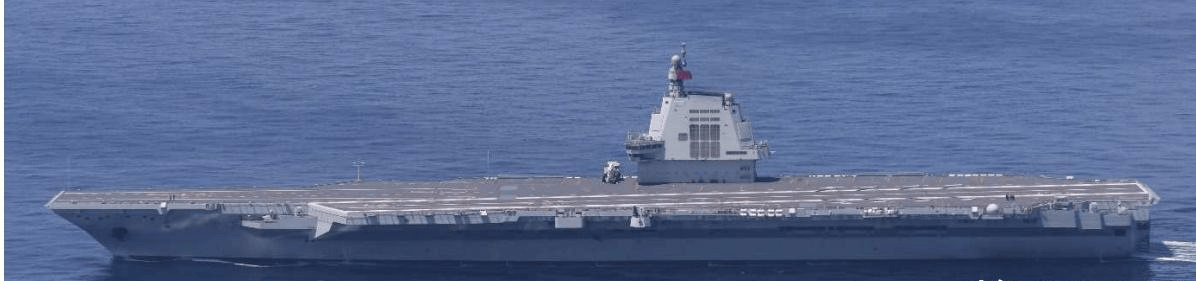 福建舰刚进入，台湾海峡发生激烈对峙：面对直10，英美军舰老实了