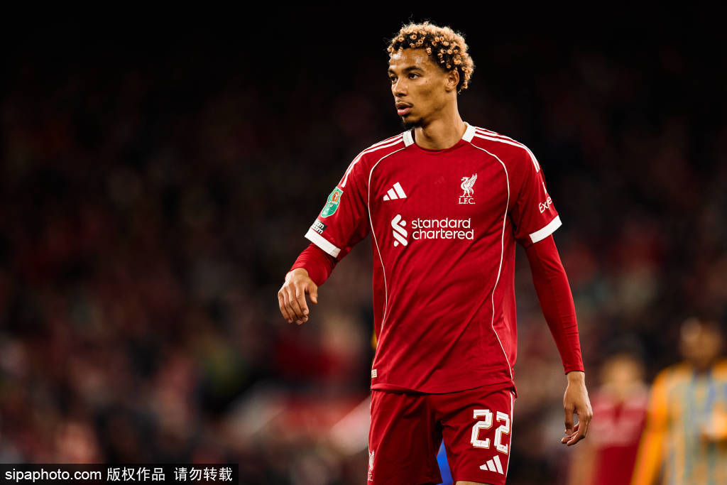 利物浦新星莱奥尼受伤承诺尽快复出，斯洛特怒批埃基蒂克红牌