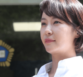 黄正音从荧幕女神到法庭被告，挪用公款炒币被求刑三年