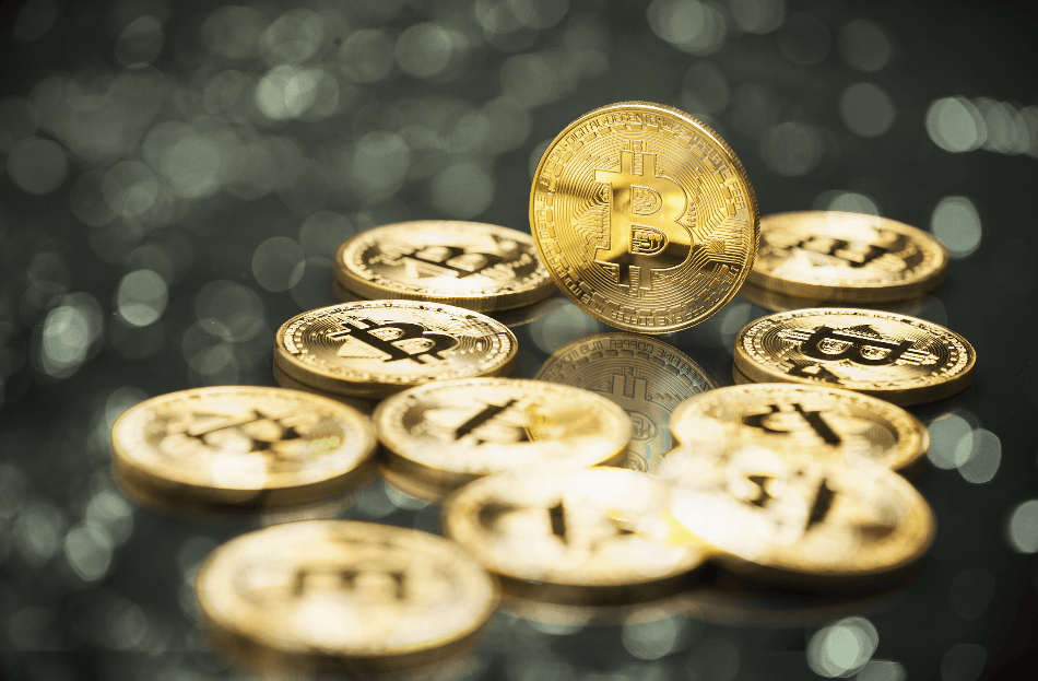 美国“加密周”暗流涌动：一场8小时的投票，稳定币相关法案签署；特朗普起诉默多克和新闻集团索赔100亿美元；甲骨文创始人成全球第二富豪 | 一周国际财经