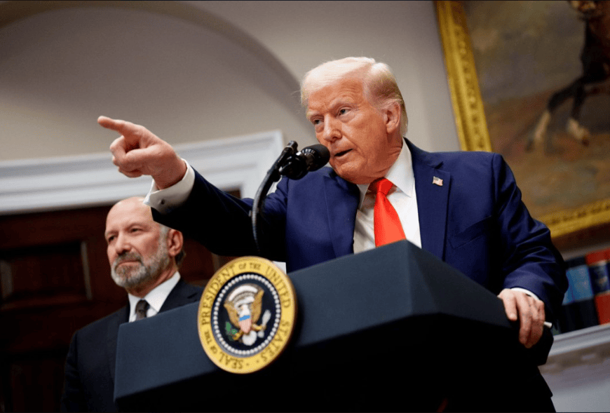 美国“加密周”暗流涌动：一场8小时的投票，稳定币相关法案签署；特朗普起诉默多克和新闻集团索赔100亿美元；甲骨文创始人成全球第二富豪 | 一周国际财经