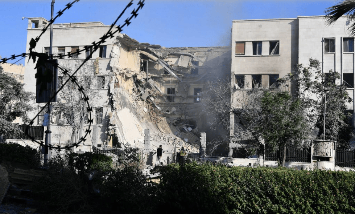 美国“加密周”暗流涌动：一场8小时的投票，稳定币相关法案签署；特朗普起诉默多克和新闻集团索赔100亿美元；甲骨文创始人成全球第二富豪 | 一周国际财经