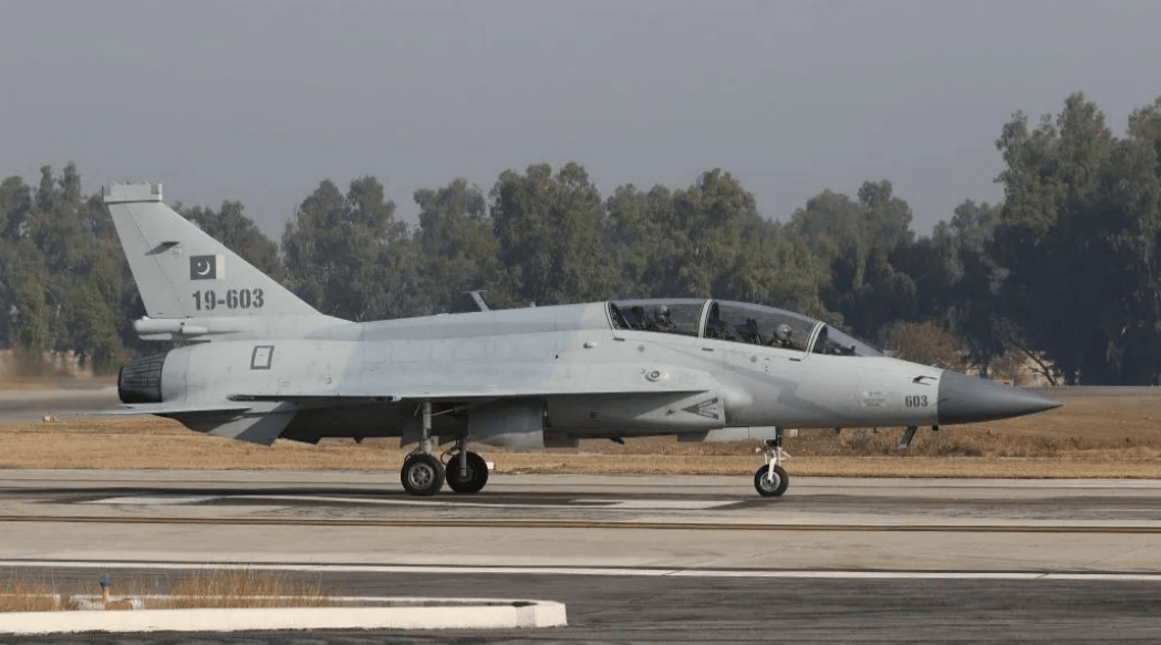 再次闪耀！多架“枭龙”正式交付阿塞拜疆，42亿美元大单落地了？