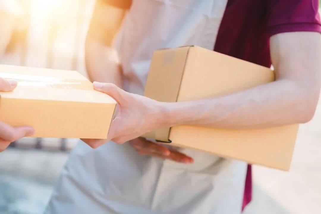 快递小哥逆袭成的CEO，辞职了