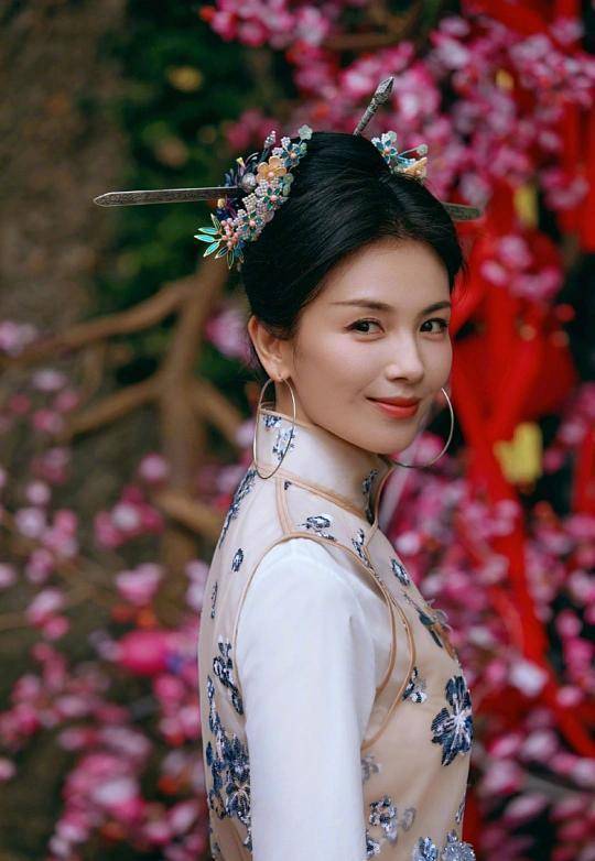 替夫还债、有私生女、炒币亏12亿…刘涛到底得罪了谁?